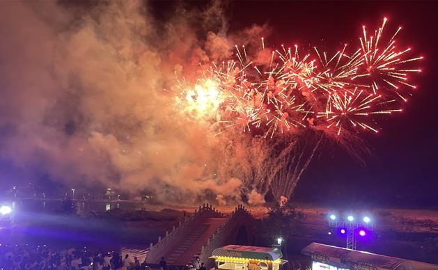 暖冬迎新年 | 周末水乡烟花秀来了！期待和你看无数场水上烟花！！！